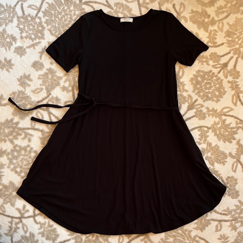 Zenana. Outfitters Knit Short Sleeved Black Dress 🖤Size Large